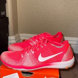 NEW Nike Fly knit racer 2 Women's Bright Pink Athletic Shoes